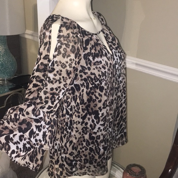 NWT Beautiful Leopard design Blouse, XS - Picture 3 of 8